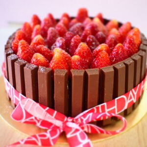 Kit Kat Model Cake