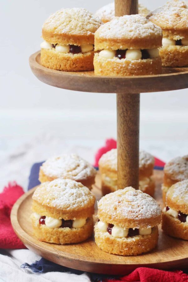 Victoria Sponge Cake (6pcs)